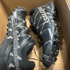 Salomon speedcross off-road worm once in like new condition